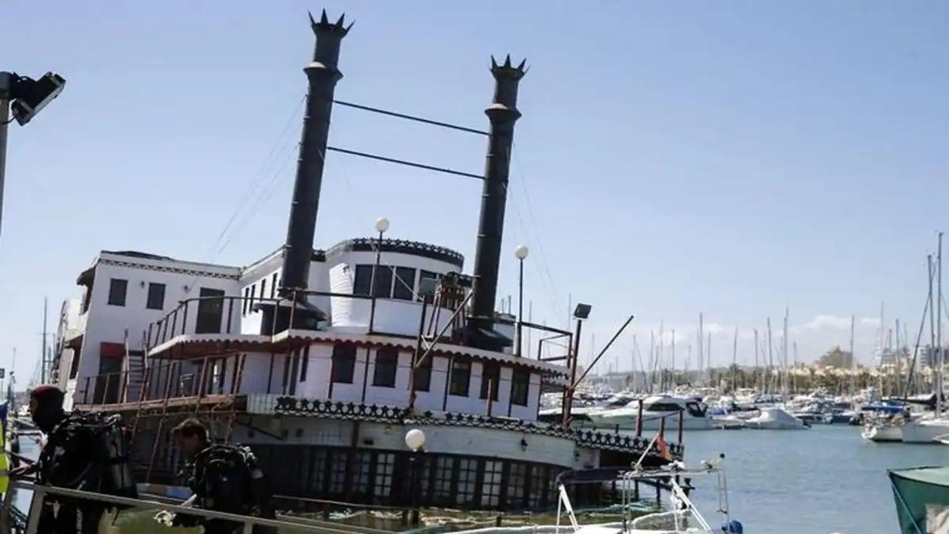 Willow, the iconic Mississippi paddle steamer in Benalmádena marina
